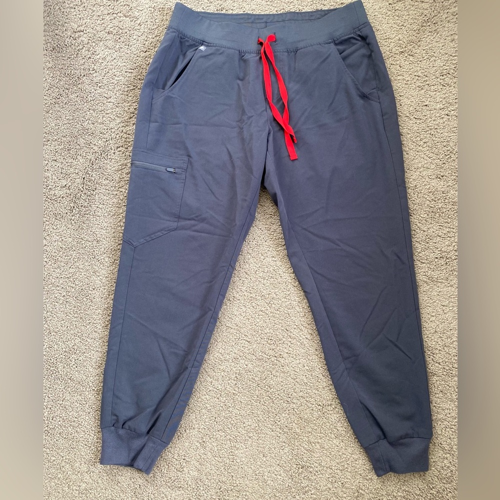 Figs Charcoal  Zamora jogger style scrub pants . Size medium/petite.